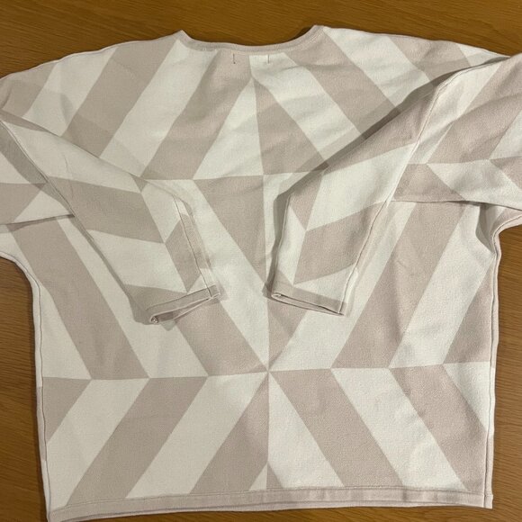 Tahari Sweater - Picture 6 of 6